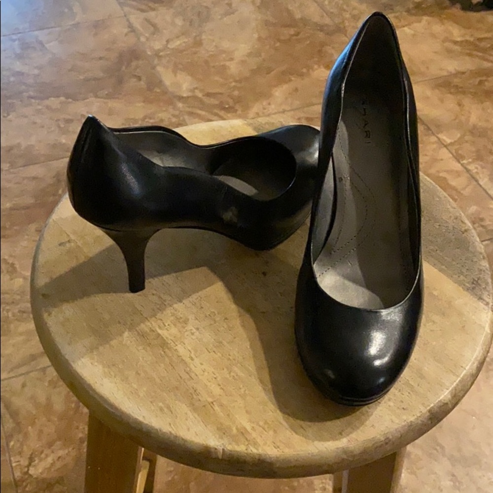 Tahiri Pumps